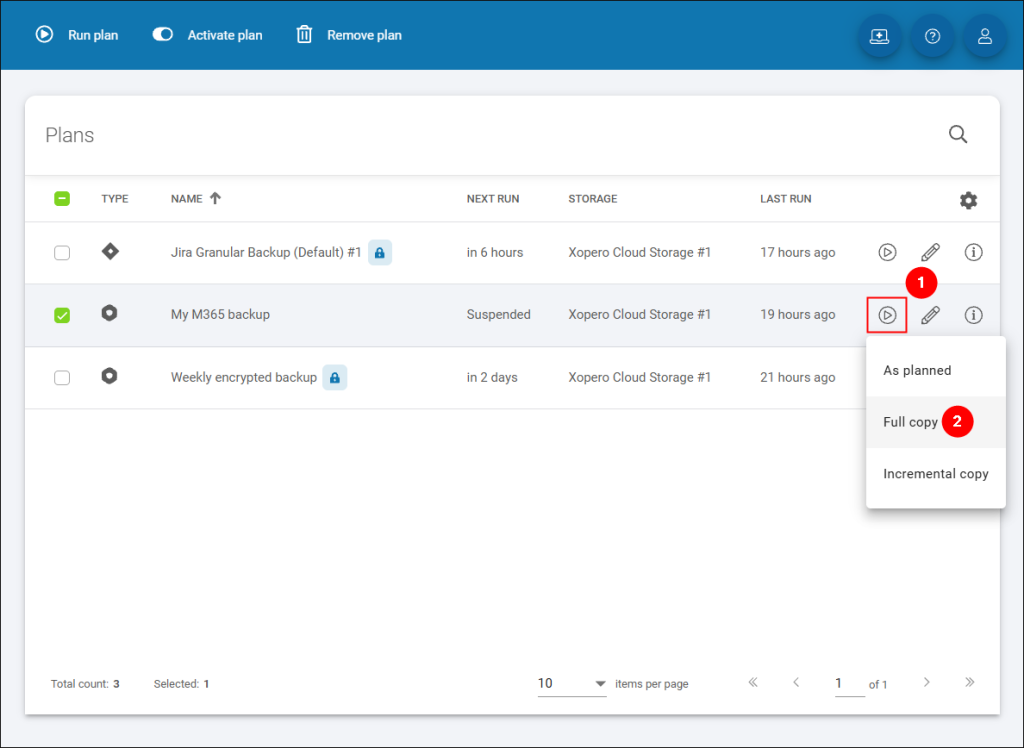 Steps showing how to manually run an archive task in Xopero ONE when needed. Select the paused plan, click the execution icon on the right side, and choose "Full copy" from the context menu to initiate the process.